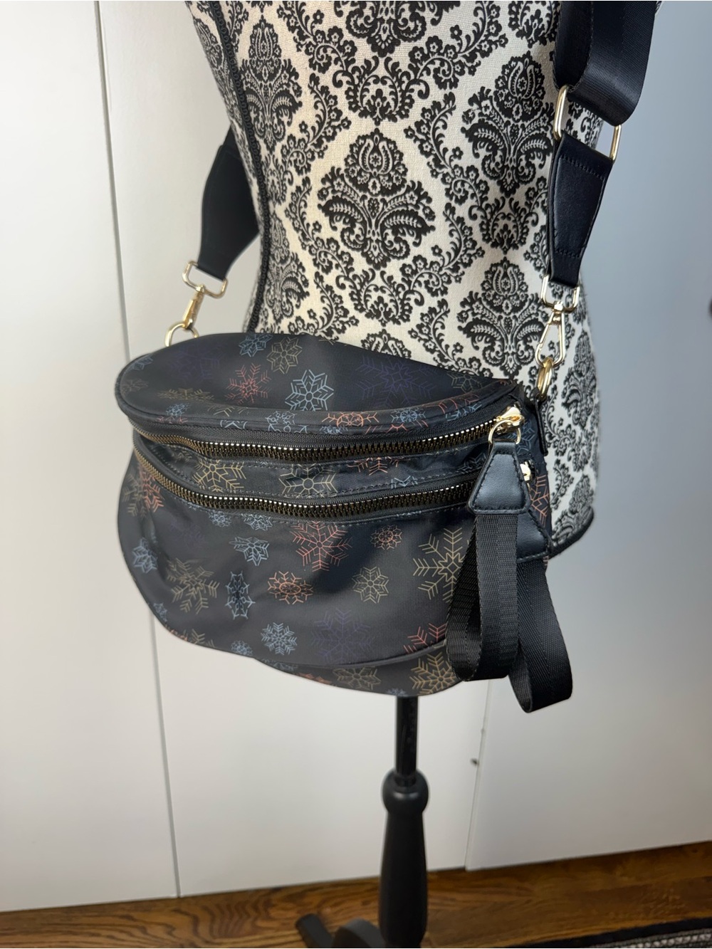 Black Snowflake Print Crossbody Belt Bag